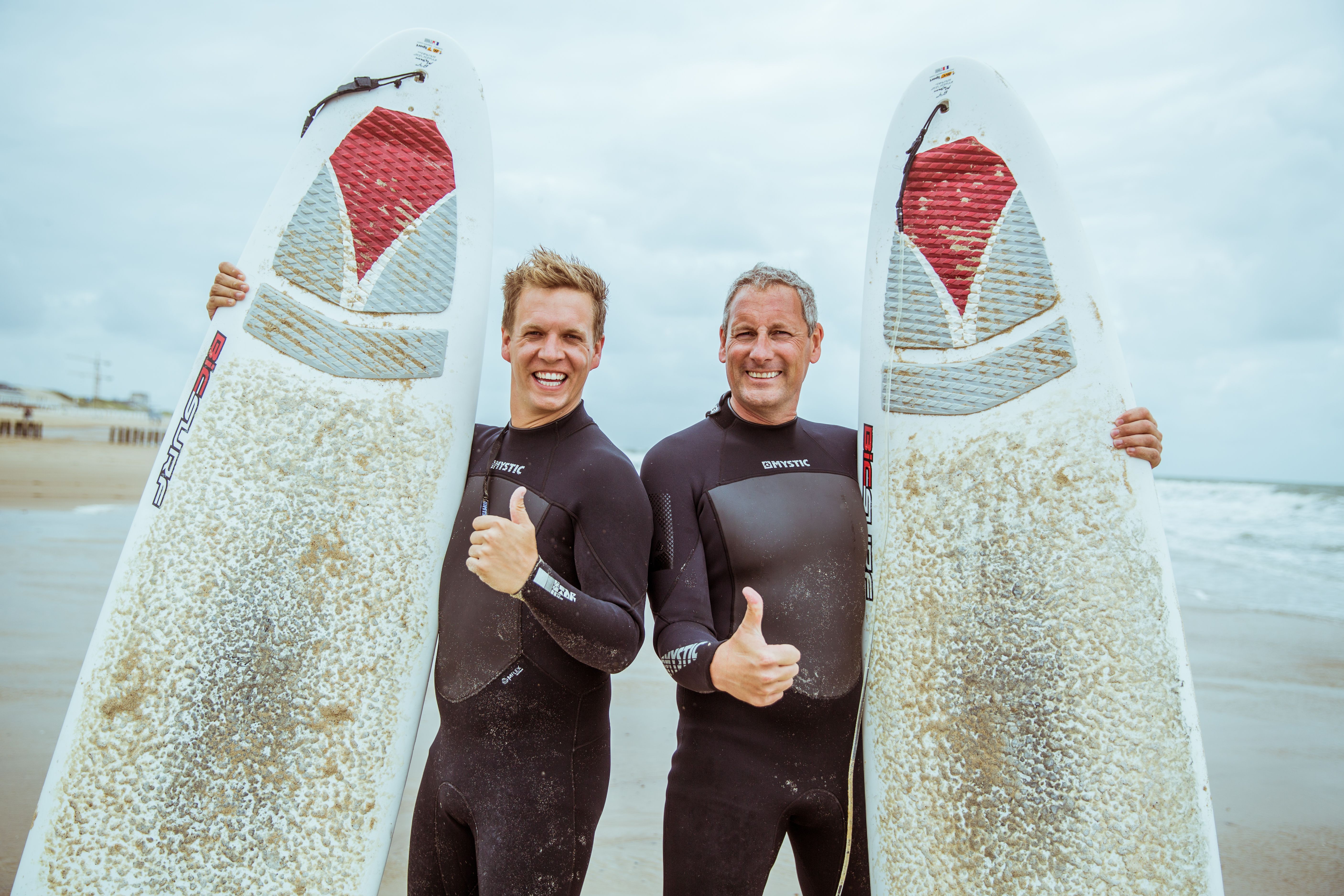 Gert en James leren surfen: "Is dat al niet diep genoeg?"