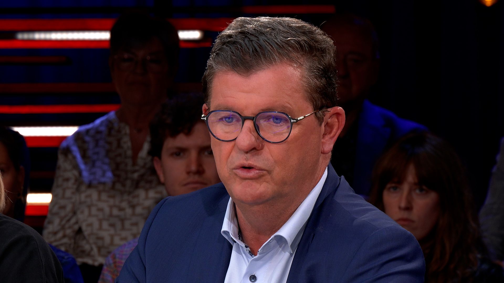 Bart Tommelein: “Mijn zoon van 12 jaar wordt uitgescholden dat zijn vader een vuile zakkenvuller is”