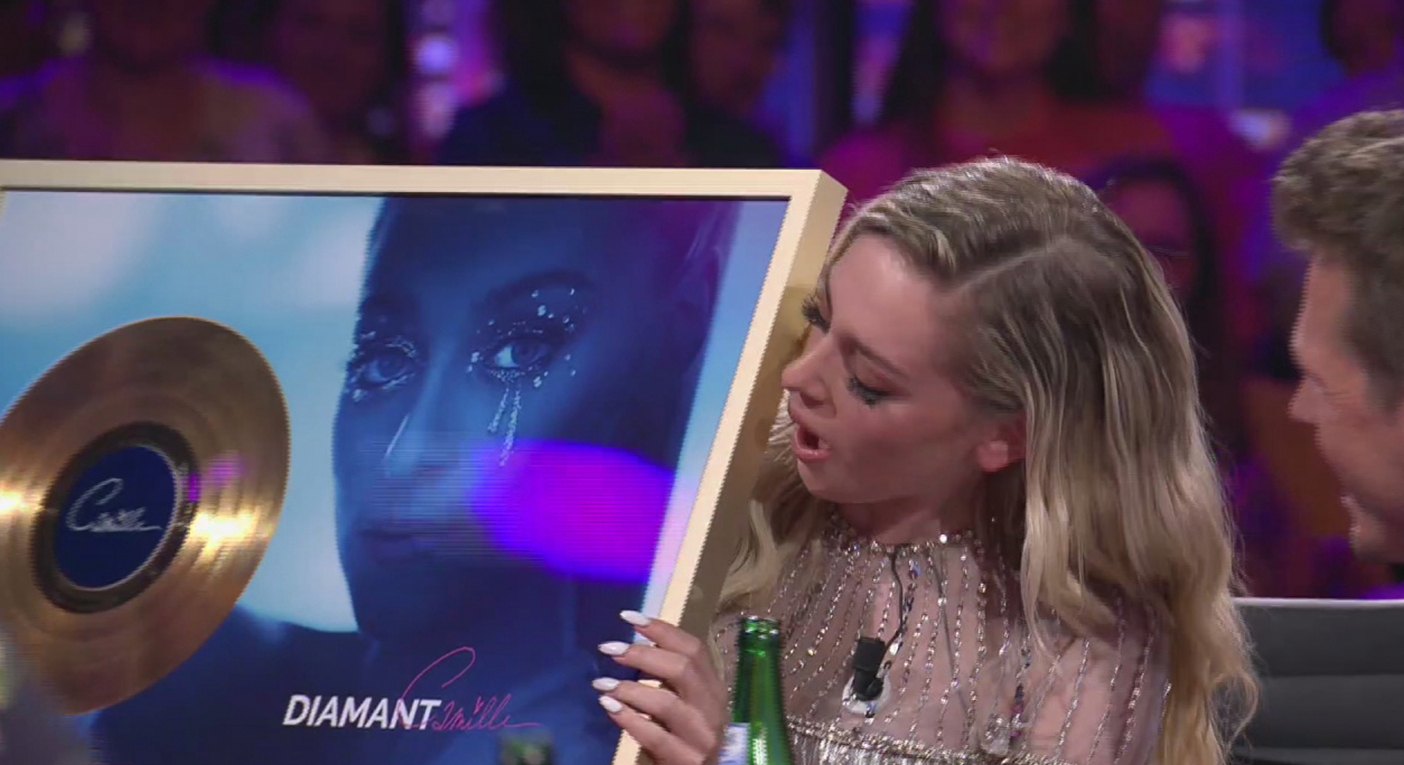 Wow! CAMILLE wordt door Gert en James verrast met gouden plaat én dubbel platina