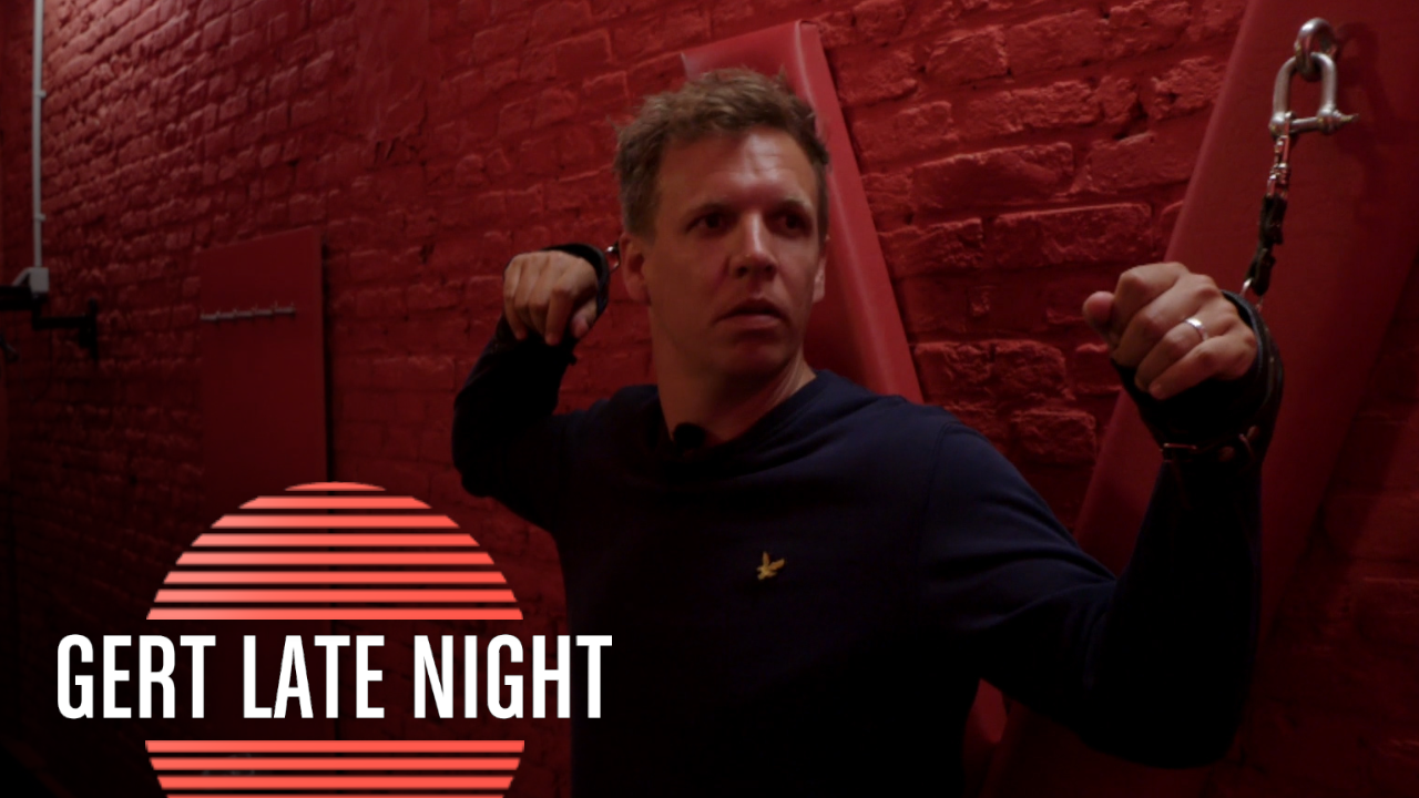 Bezoekje aan de rosse buurt! | Gert Late Night Lockdown: dag 14