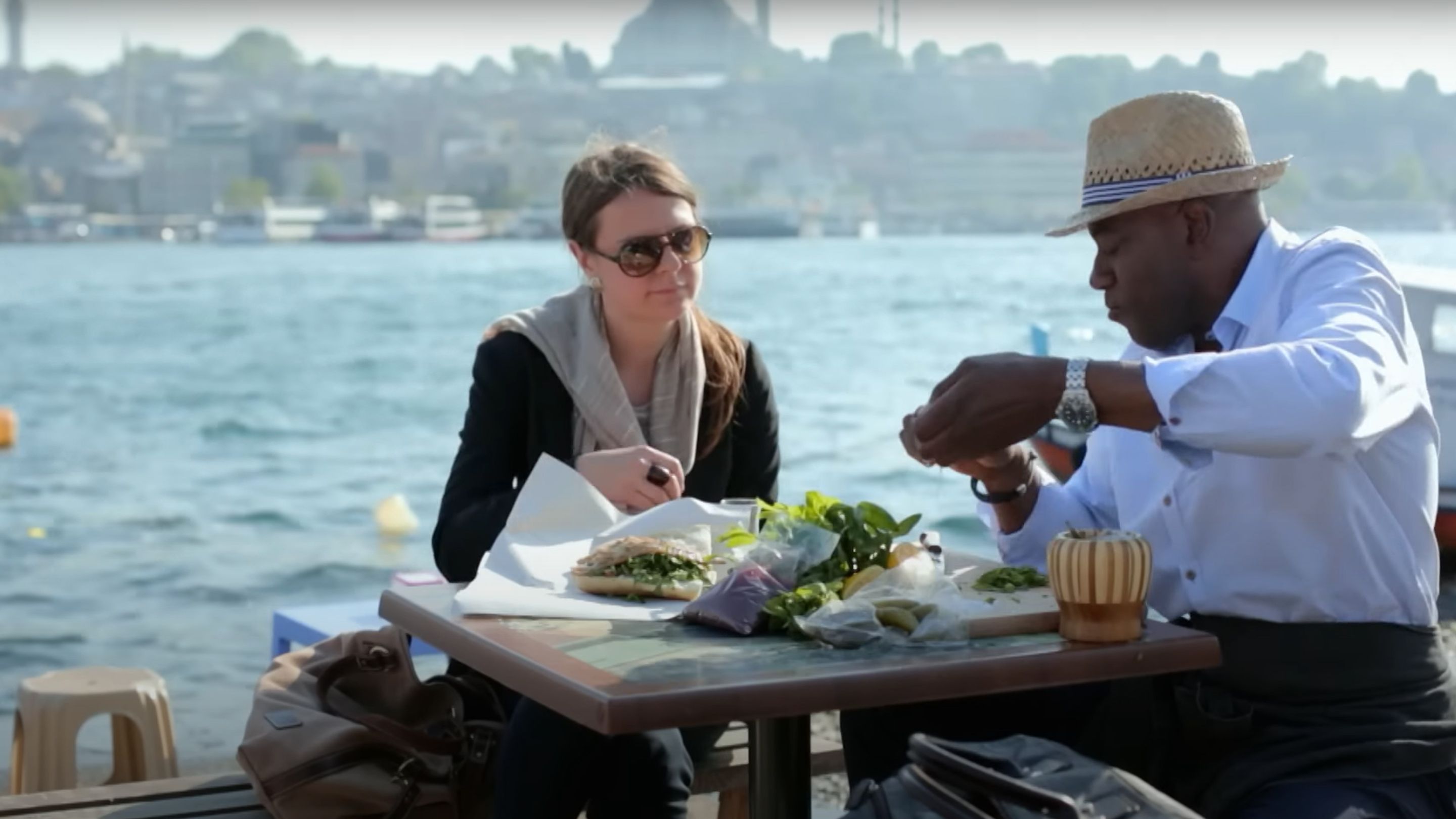 Ainsley Eats The Streets - S1 - Aflevering 1
