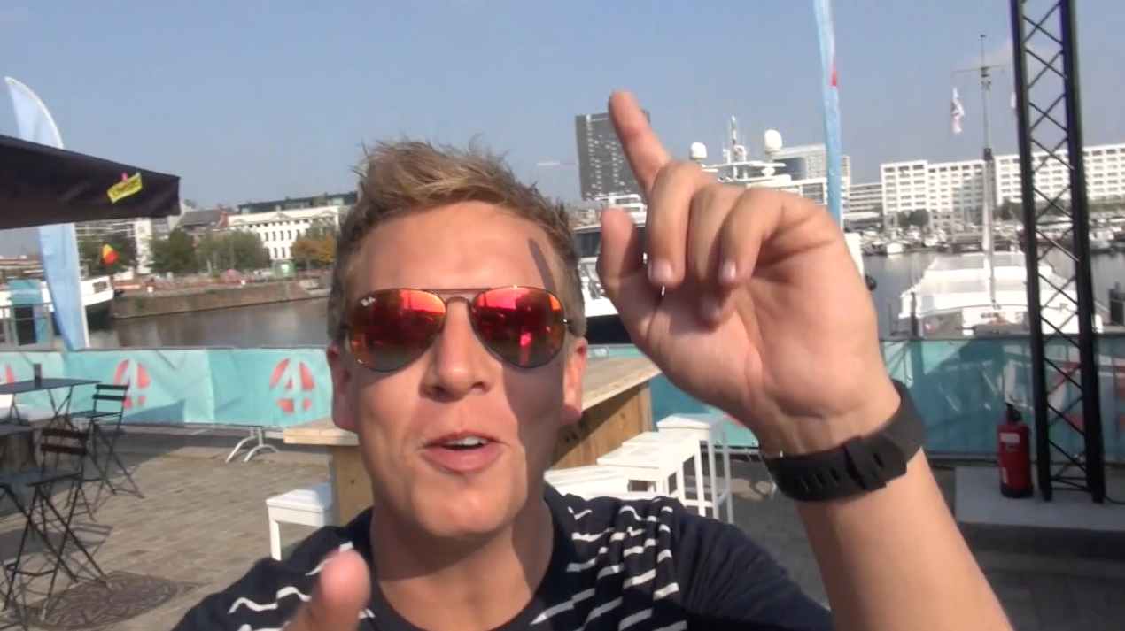 Boatcam: Gert en James gaan al even piepen op het Gert Late Night terras