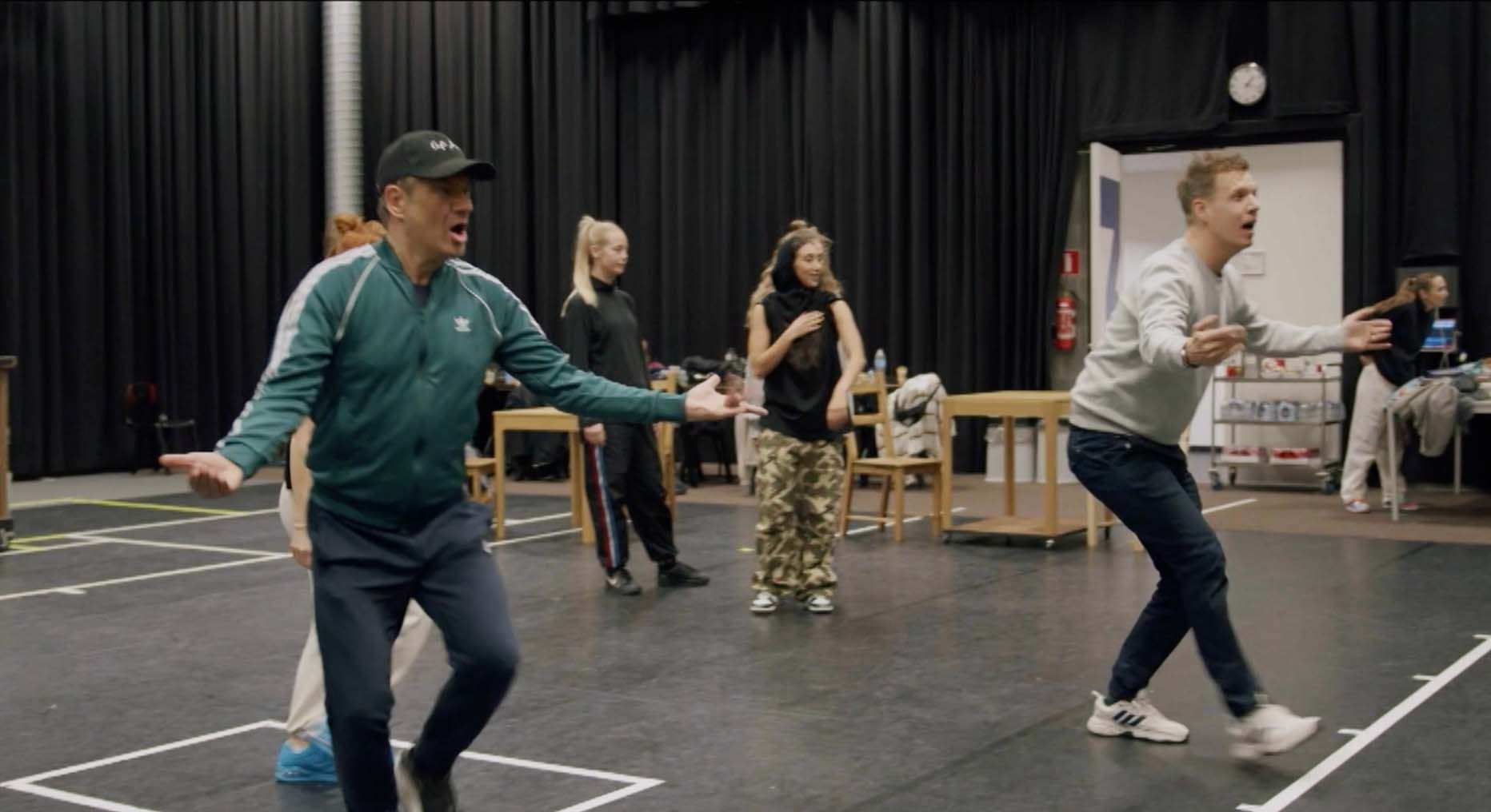 Dit zijn de eerste beelden van de repetities van James De Musical Live On Stage