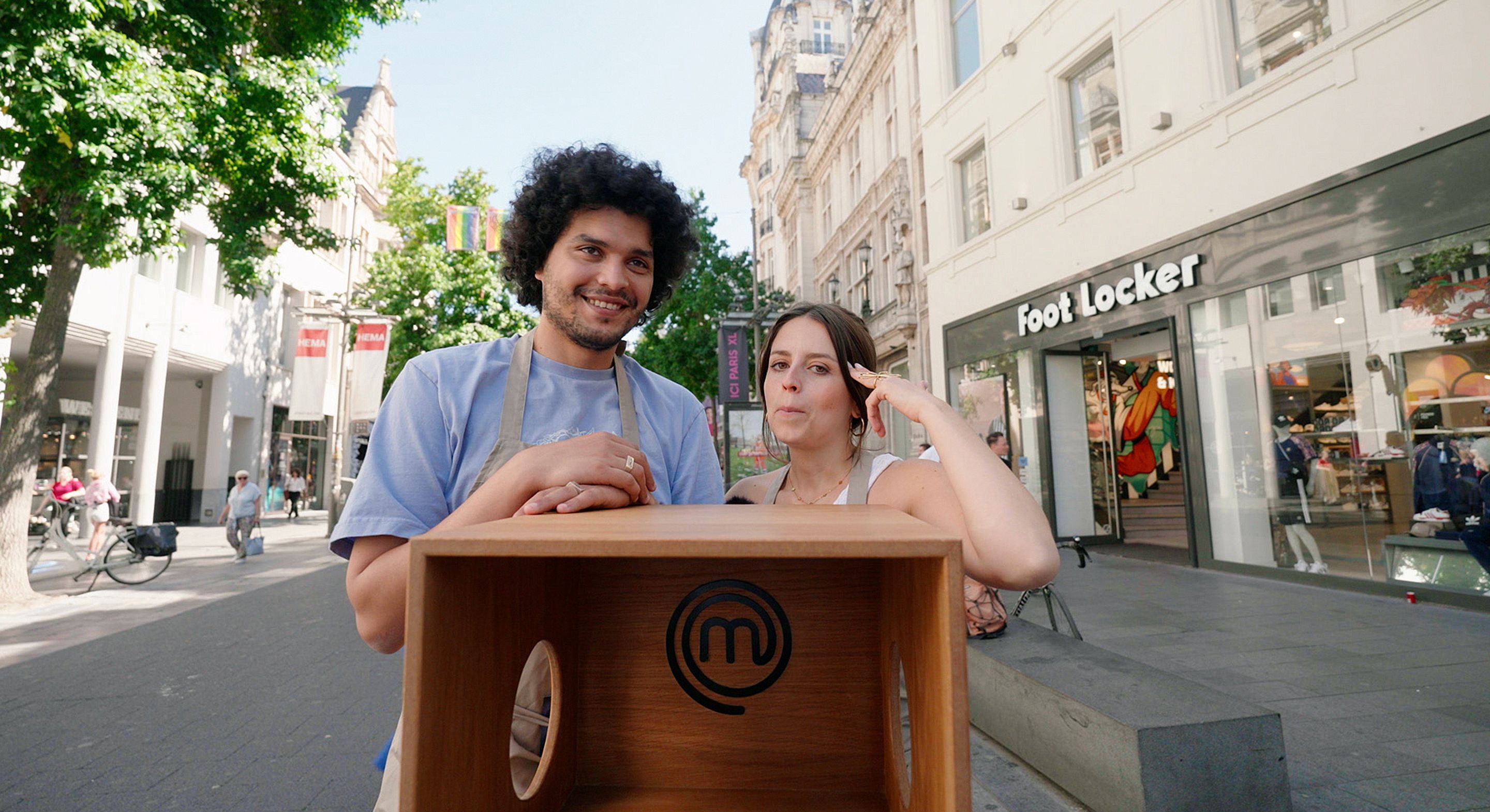 Lynn Van den Broeck & Hakim Chatar delen laatste avant-première tickets uit!