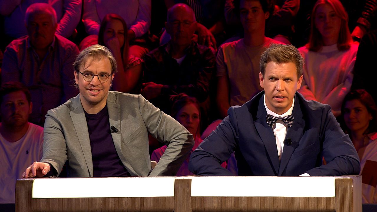 Wat doet James allemaal achter de jury desk?  "Ja ik heb dat hier al gehad."