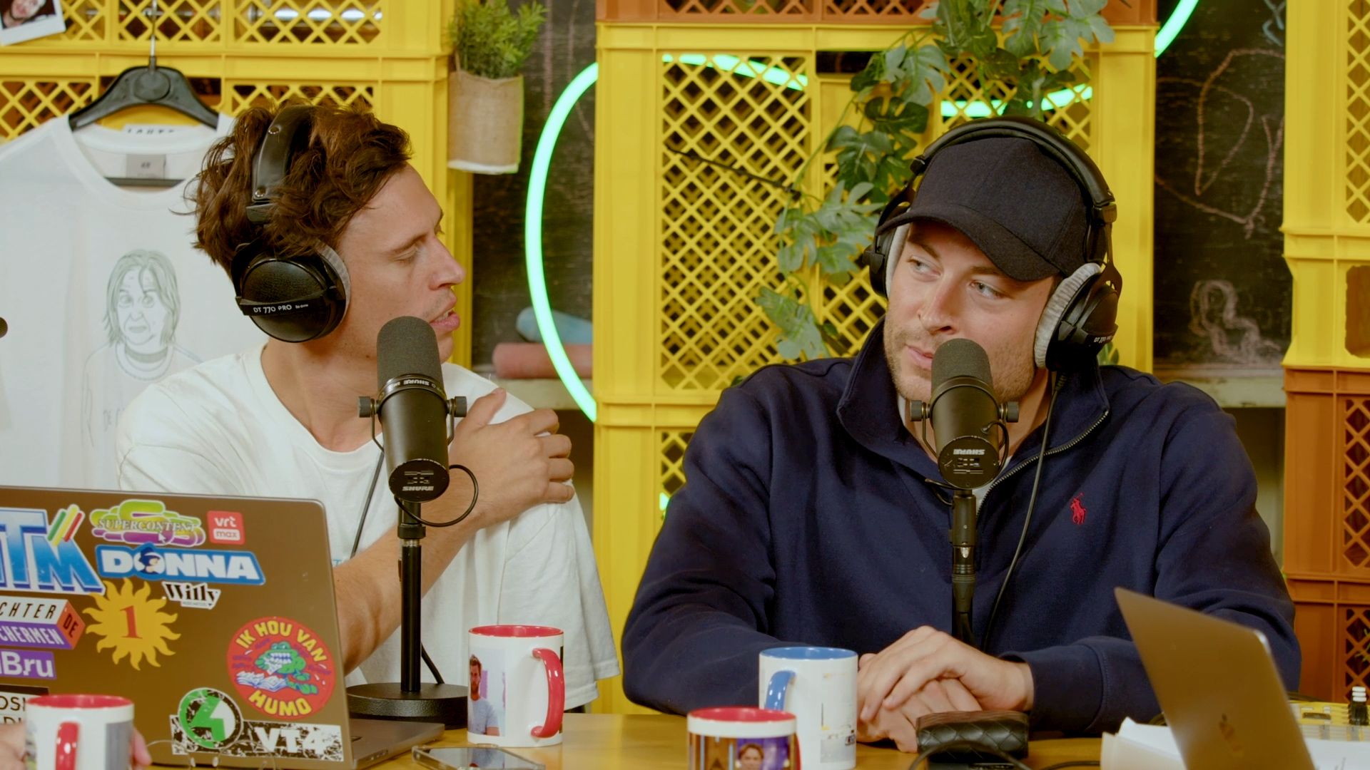 Hans Bourlon & Gert Verhulst leerden Viktor bier drinken: "Bijzonder moment"