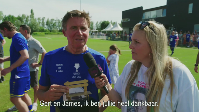 Erik Van Looy krijgt unieke prijs bij laatste voetbalmatch: "Ik ben zo dankbaar"
