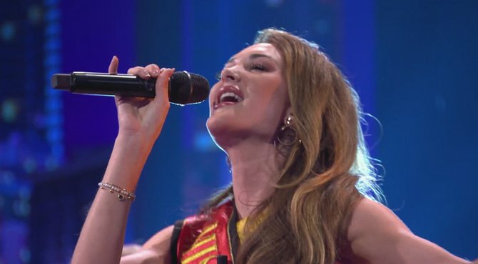 Wow! Miss België Chayenne Van Aarle betovert de studio met prachtige zangstem