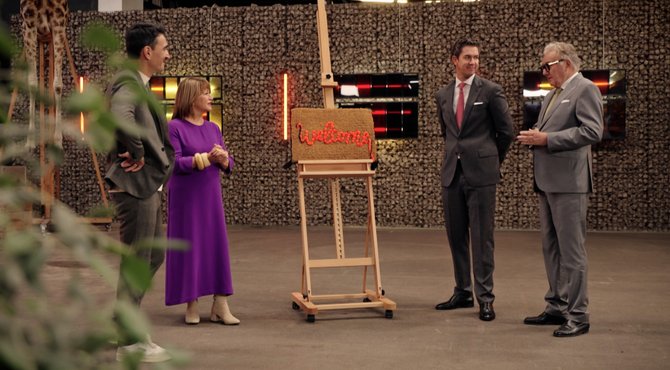 Dennis verkoopt een bijzondere deurmat van Banksy: "Ik word daar heel blij van"