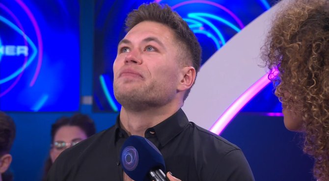 Danny verlaat Big Brother en geeft mysterieus briefje aan Charlotte en Chayron