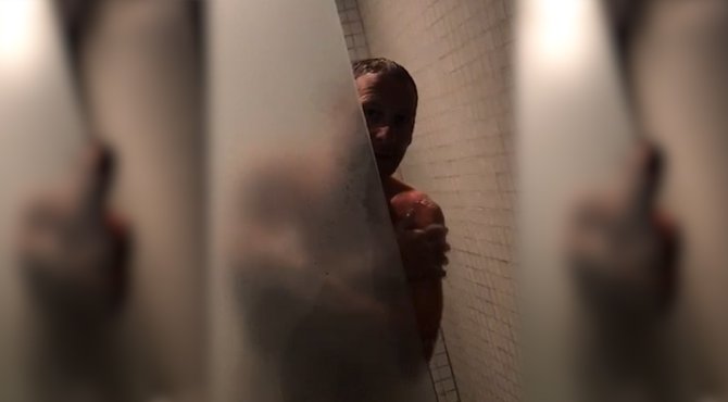 Zelfs in de douche oefent Gert Verhulst voor Eurosongproef De Battle