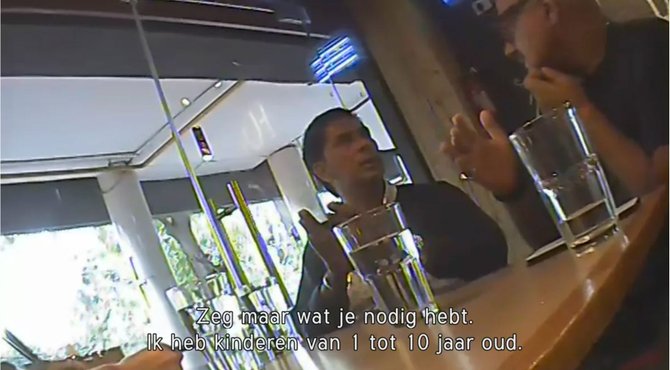 Hallucinant: Axel Daeseleire filmt ontmoeting met kinderhandelaar