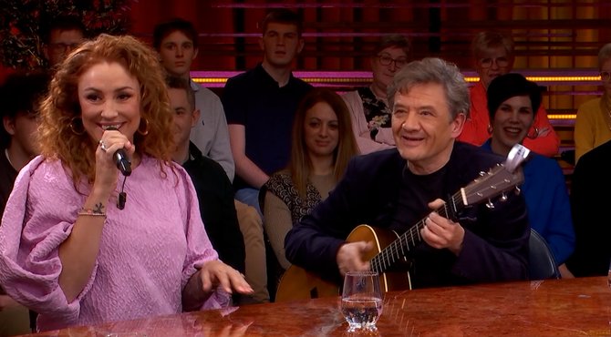 Natalia brengt ‘Ready for the ride’ live samen met Bart Peeters aan 'De Tafel'