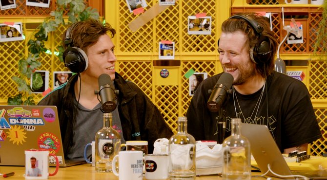Bockie en Mathieu Terryn knalden met scooter tegen wagen: "Het was lachen, tot dan"