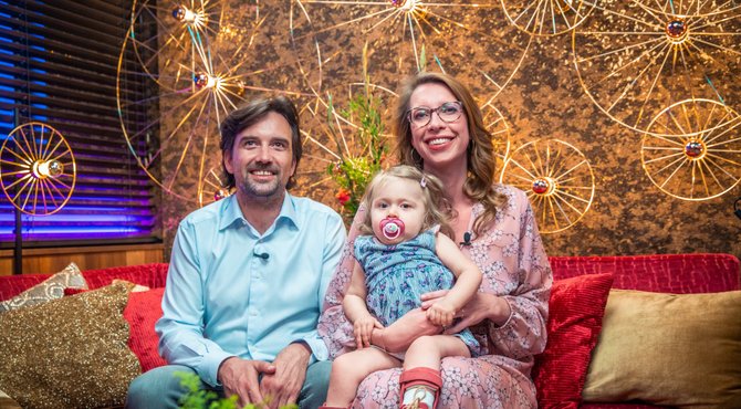 Hoe is het nog met baby Pia en haar ouders één jaar na de geslaagde sms-actie? 