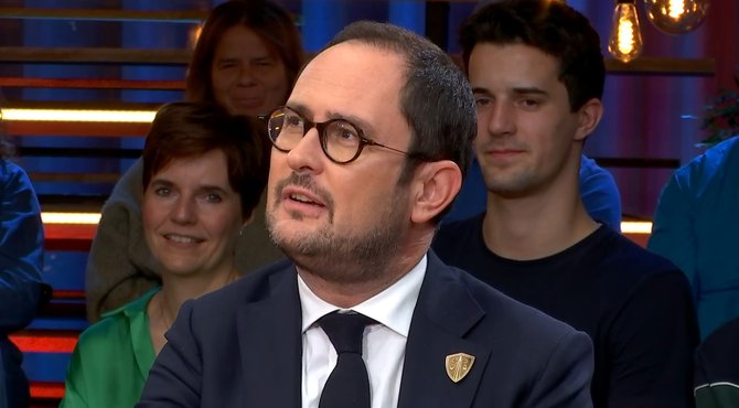 Journalist Verschelden onthult: “Ministers whatsappen tijdens onderhandelingen"