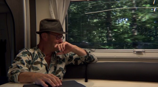 Huizenjager Ronny emotioneel over band met vader en verleden als Jehova getuige
