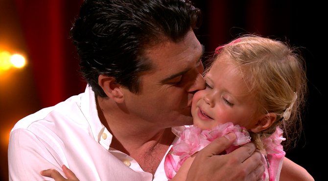 Zo mooi! Laurens verrast Astrid en ontmoet haar dochter voor de eerste keer