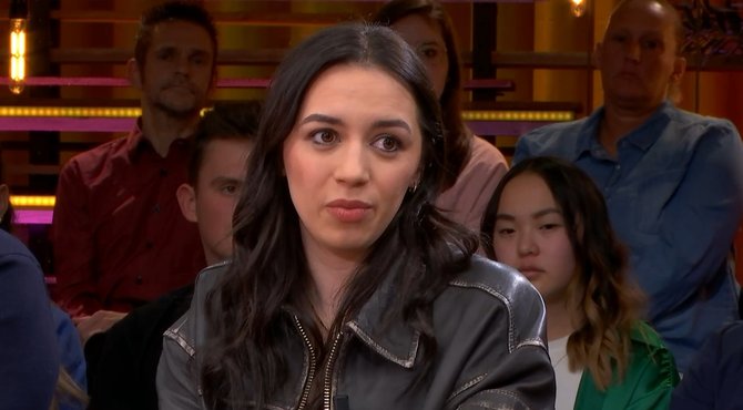 Flo Windey ongewenst aangeraakt op bus: “Ik wou kwaad worden maar ik stapte weg"