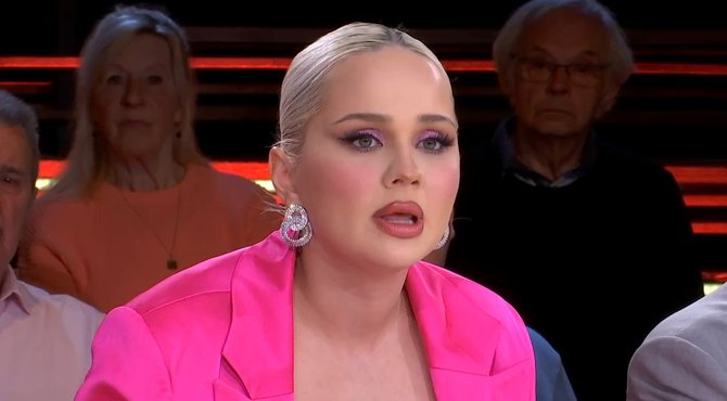 Anastasya: “Leerkracht zei ooit: je hebt je boeken niet mee maar je borsten wel”