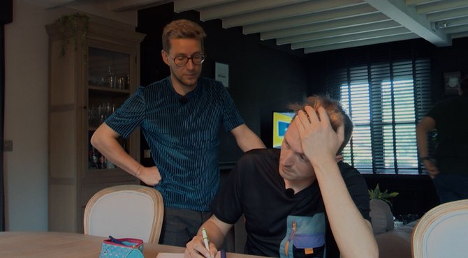 Jasper en Brieuc leerden de contactgegevens van 100 mensen vanbuiten