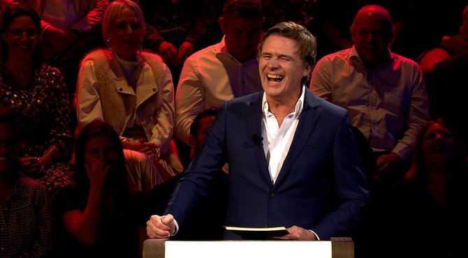 Robert heeft een lachvriendin gevonden: "Ze kunnen een club met Erik starten."