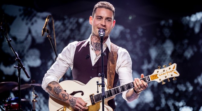 Douwe Bob met Meisjes
