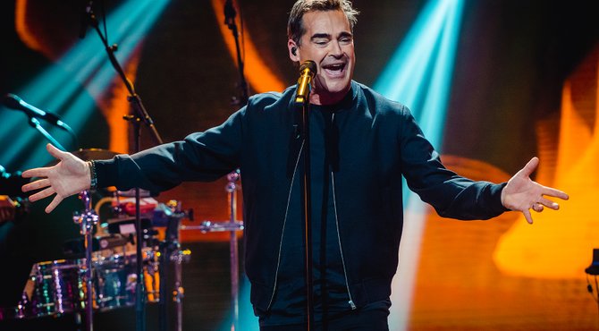 Jeroen van der Boom met Vuurwerk