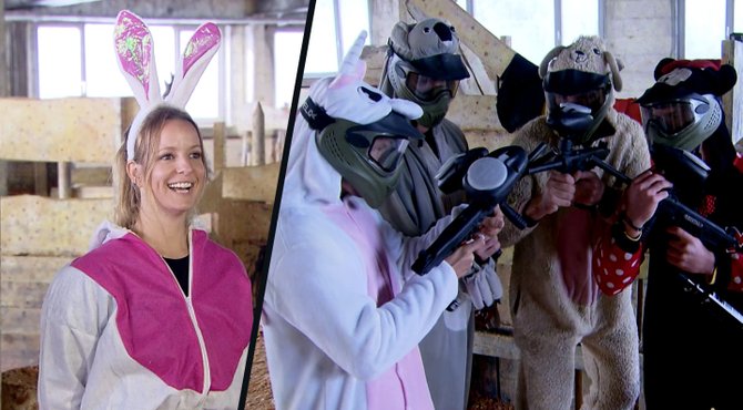 Elke speelt een hevig spelletje paintball met de mannen in dierenonesie