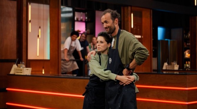 Onverwachte exit in MasterChef: "Je laat me hier achter met die vetzakken"