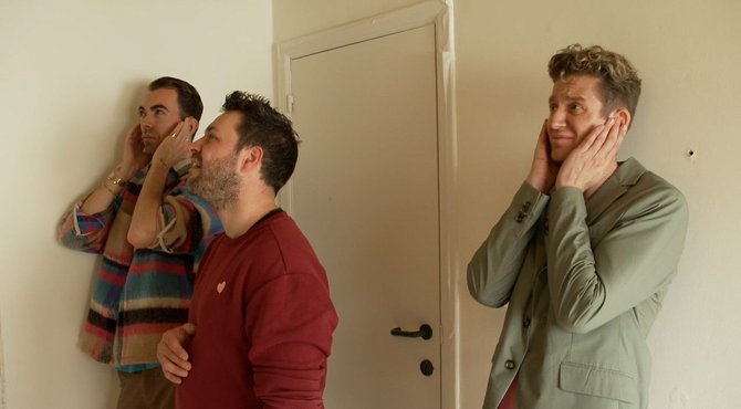 Daan ontdekt een klein probleem: "Er is geen vloer en plafond"