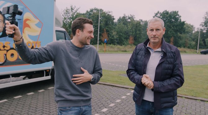 Viktor krijgt slappe lach als Gert hem confronteert met magere ruilopbrengst