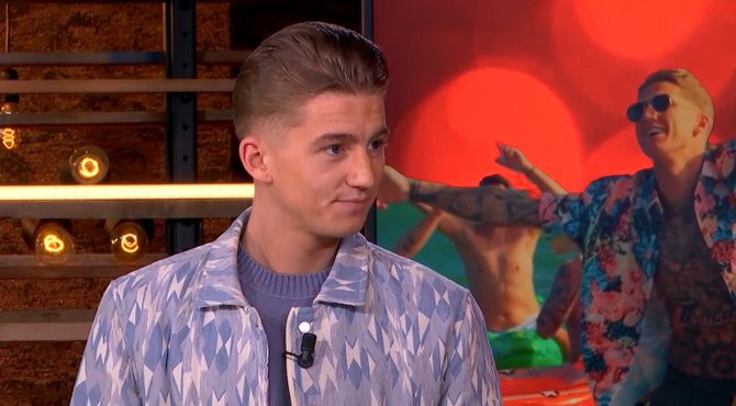 Mart over nieuw nummer: "Vervroegd uitgebracht omdat het slecht gaat met Bassie"
