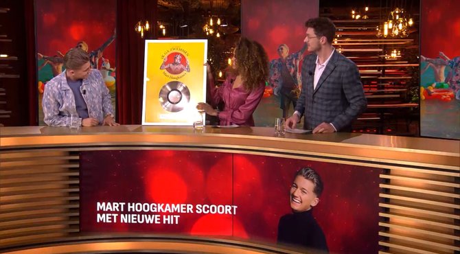 Mart Hoogkamer krijgt platina-award: "Daar ga ik een Bacardi'tje op drinken"