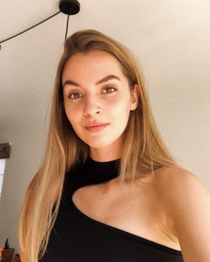 Instagram - Helena
