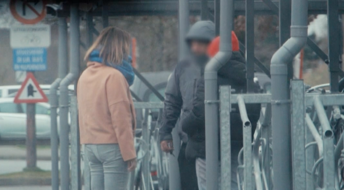 Evi confronteert groomer tijdens incognito afspraak: "Met wat zijn we bezig?!"