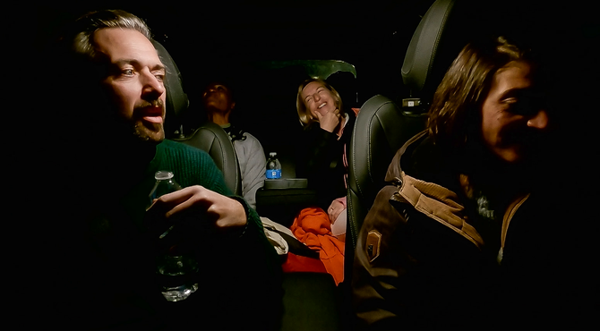 Stilte in de auto na vraag van Thomas: “Gaan jullie nu niets zeggen?”