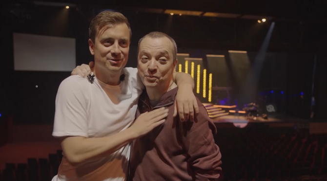 Niels Destadsbader en Miguel over hun theatershow: "Nieuwe liedjes geschreven"