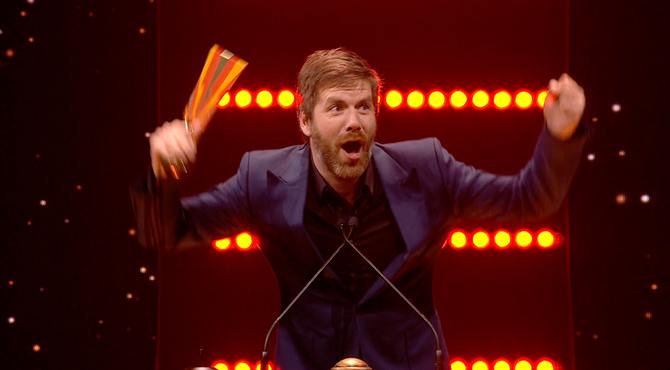 Bart Cannaerts wint de Kastaar voor Deelnemer: "Bedankt voor de vragen, Erik!"