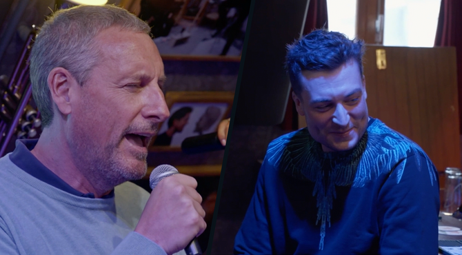 Viktor Verhulst is verlegen wanneer vader Gert emotioneel lied voor hem zingt